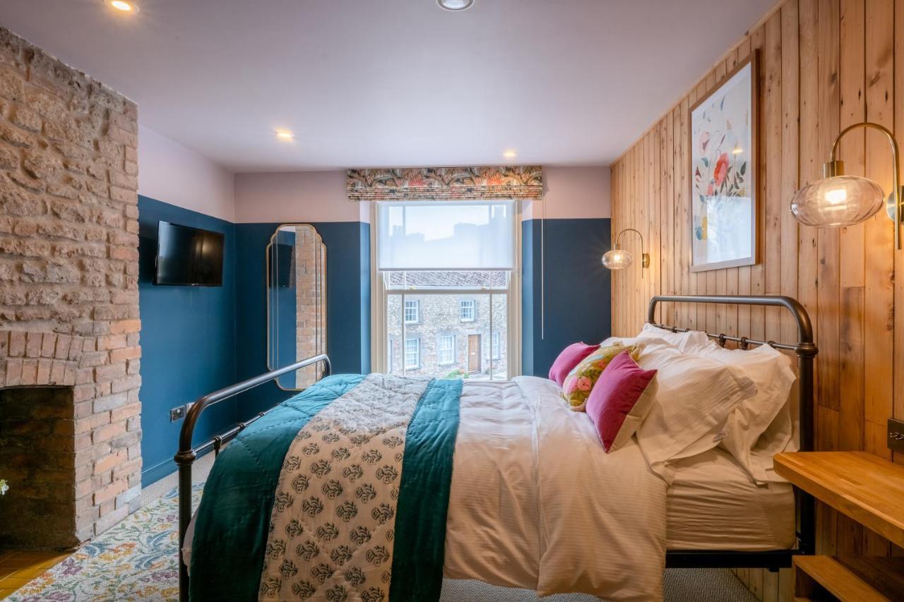 Hotel The Sheep And Penguin Wells Exteriér fotografie