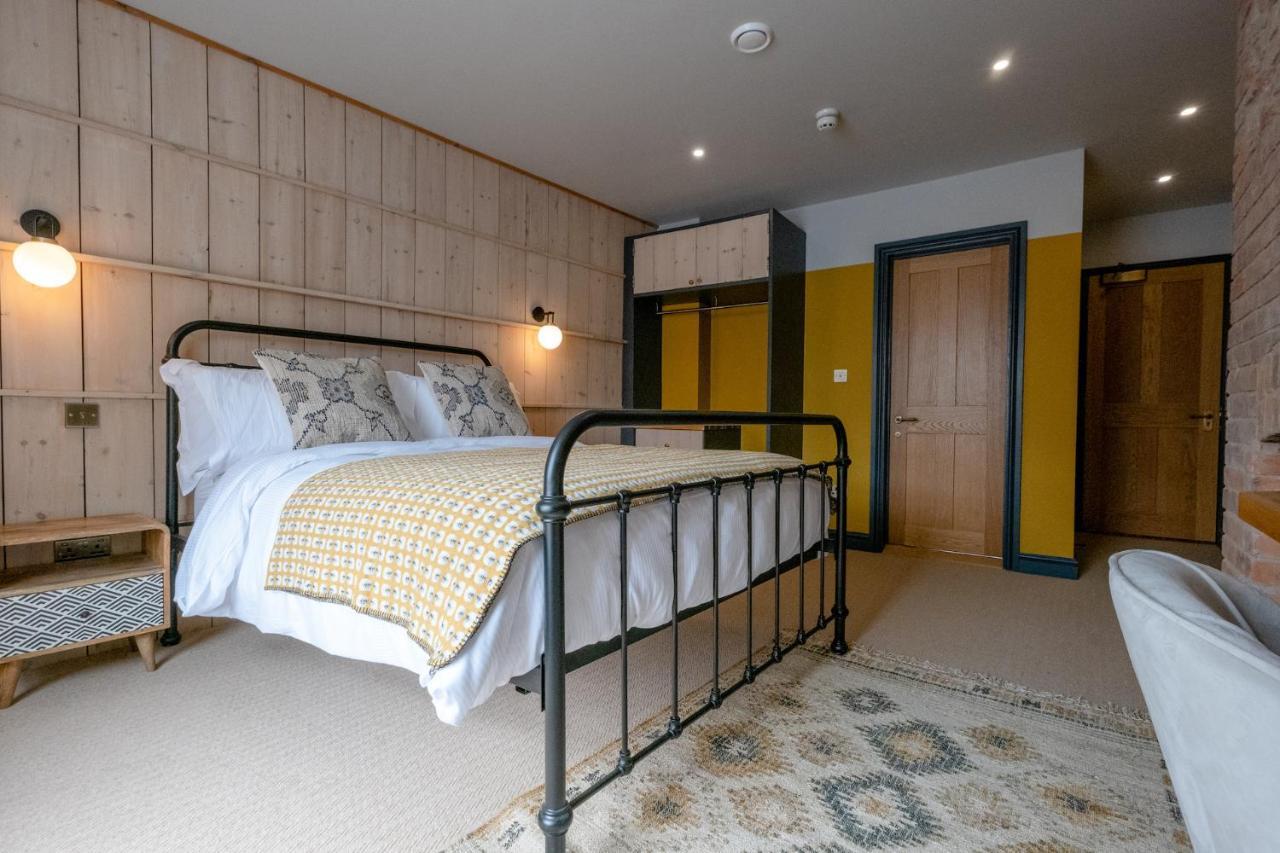 Hotel The Sheep And Penguin Wells Exteriér fotografie